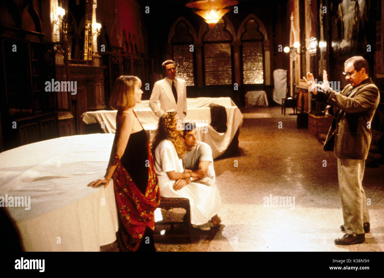 Il COMFORT DI STRANIERI : Helen Mirren, Christopher Walken, NATASHA RICHARDSON, Rupert Everett con Paul Schrader [Direttore] Foto Stock