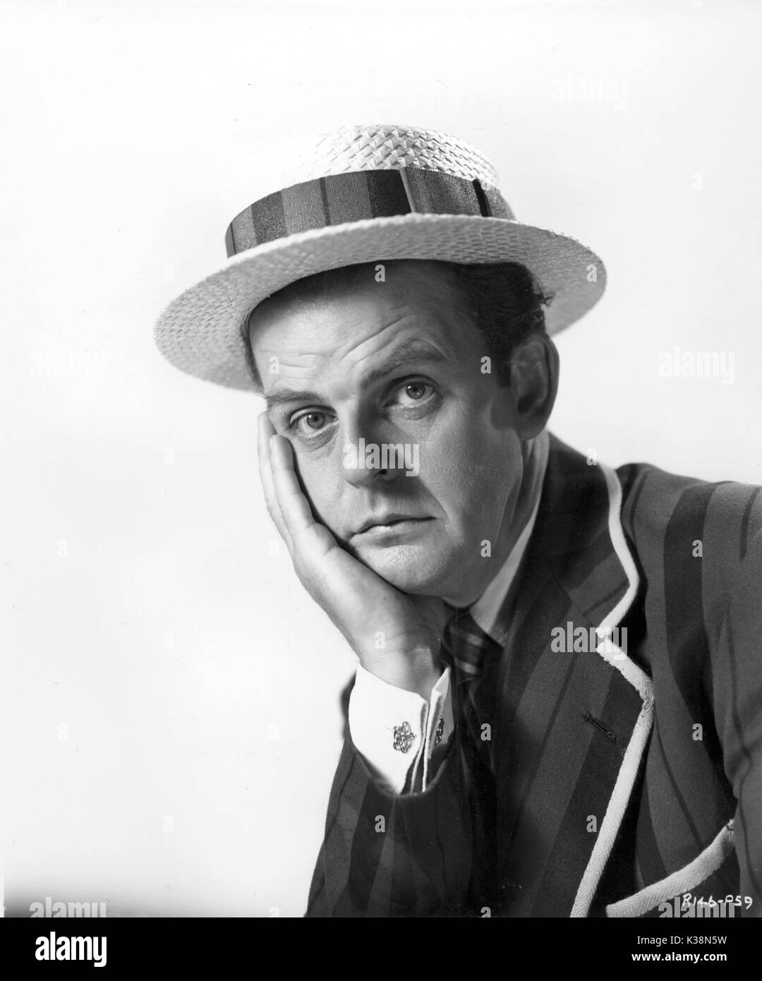 Tre uomini in una barca DAVID TOMLINSON Foto Stock