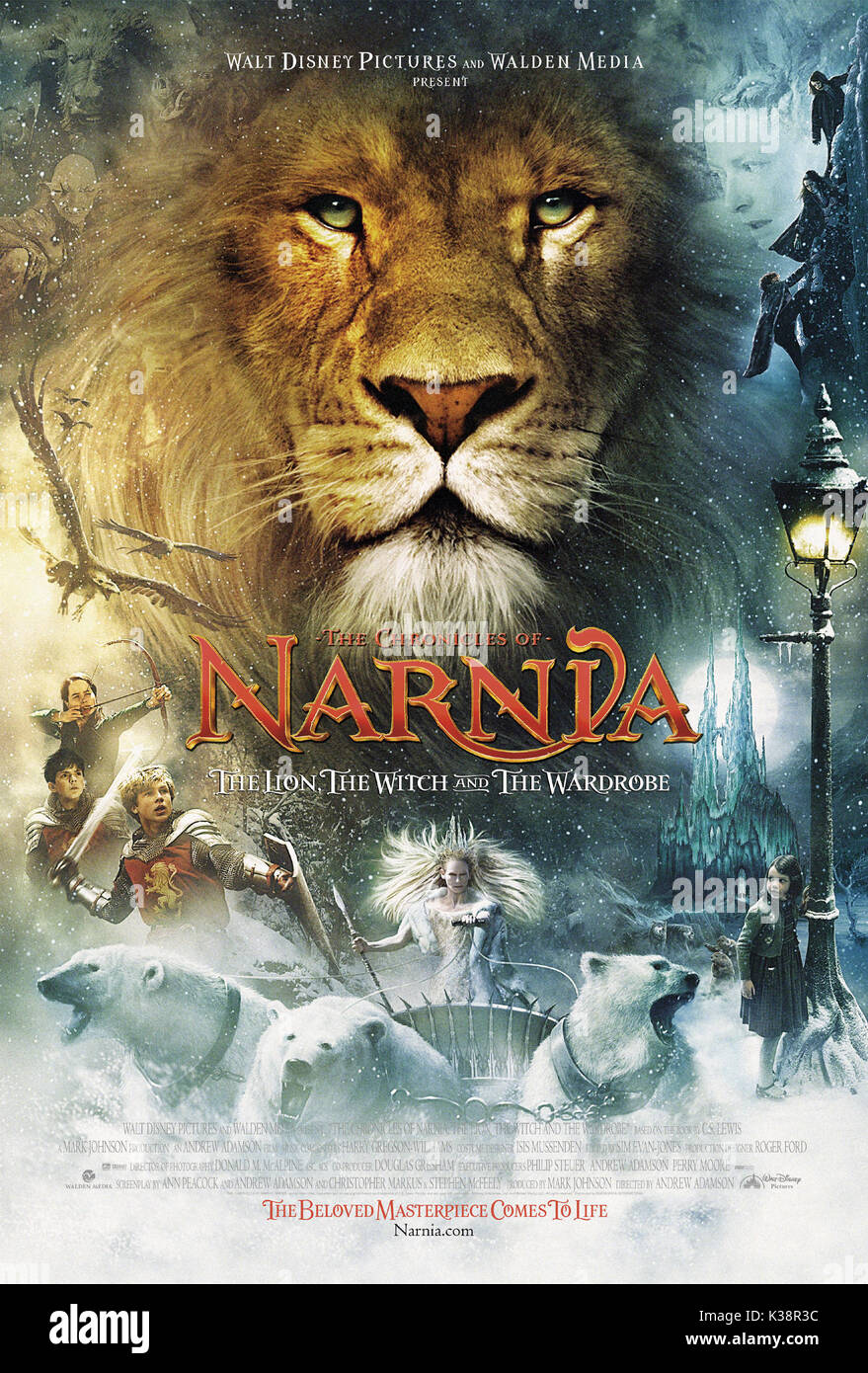 Distribuito da Buena Vista International. QUESTO MATERIALE PUÒ ESSERE LEGALMENTE UTILIZZATO IN TUTTI I MEDIA SOLO PER PROMUOVERE L'USCITA DEL FILM INTITOLATO LE CRONACHE DI NARNIA: IL LEONE, LA STREGA E IL GUARDAROBA DURANTE LE FINESTRE PROMOZIONALI DEL FILM. QUALSIASI ALTRO USO, RIUTILIZZO, DUPLICAZIONE O PUBBLICAZIONE DI QUESTO MATERIALE È SEVERAMENTE VIETATO SENZA IL CONSENSO SCRITTO ESPLICITO DI WALT DISNEY PICTURES E WALDEN MEIDA. E POTREBBE COMPORTARE RESPONSABILITÀ LEGALI. L'UTENTE SARÀ L'UNICO RESPONSABILE PER EVENTUALI RECLAMI, DANNI, SPESE, COSTI E SANZIONI DERIVANTI DALL'USO NON AUTORIZZATO DI QUESTO MATERIALE Foto Stock