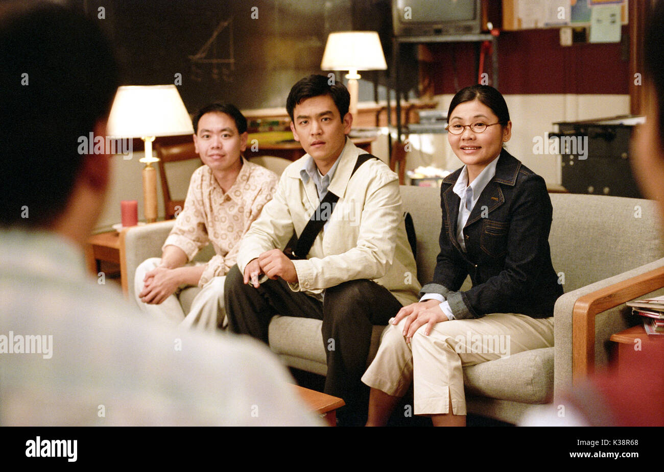 JOHN CHO, come Harold Harold e Kumar vanno al castello bianco aka Harold e Kumar OTTENERE I MUNCHIES JOHN CHO come Harold [center], SIU TA come Cindy Kim [destra] Foto Stock