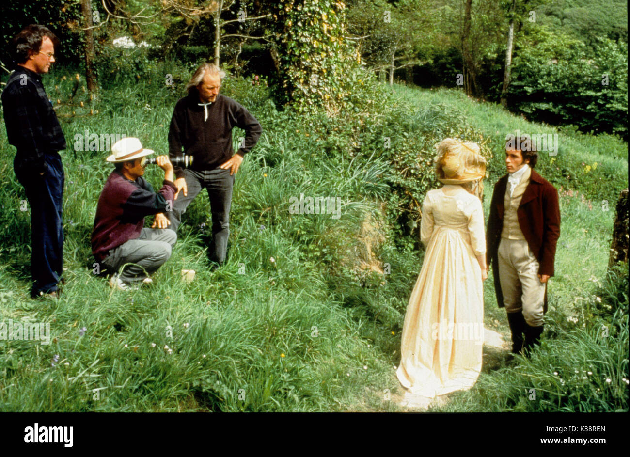 Senso e sensibilità cineasta Michael Coulter, , Direttore di Ang Lee [squatting], Kate Winslet, Greg WISE data: 1995 Foto Stock