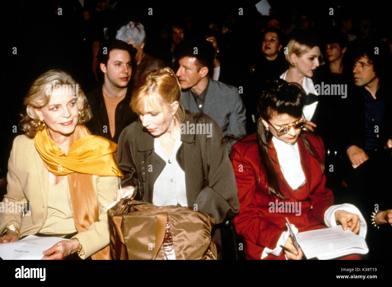PRET-a-porter [?], Lyle Lovett, [?], STEPHEN REA [fila anteriore] Lauren Bacall, SALLY KELLERMAN, Tracey Ullman data: 1994 Foto Stock