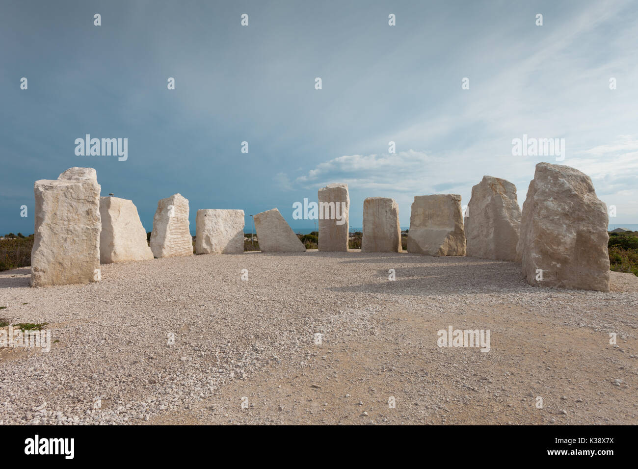 Pietre permanente o cerchio di pietra su Portland, Dorset UK, che sono nuovi ma imitando siti neolitici Foto Stock