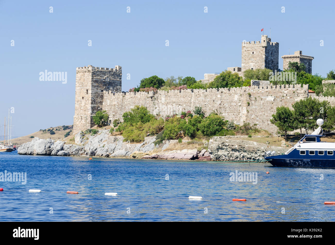 Bodrum, Turchia - 1 Giugno 2017: vista del Castello di Bodrum o Castel san pietro da sud-est, costruito nel XV secolo dai Cavalieri Ospitalieri Foto Stock