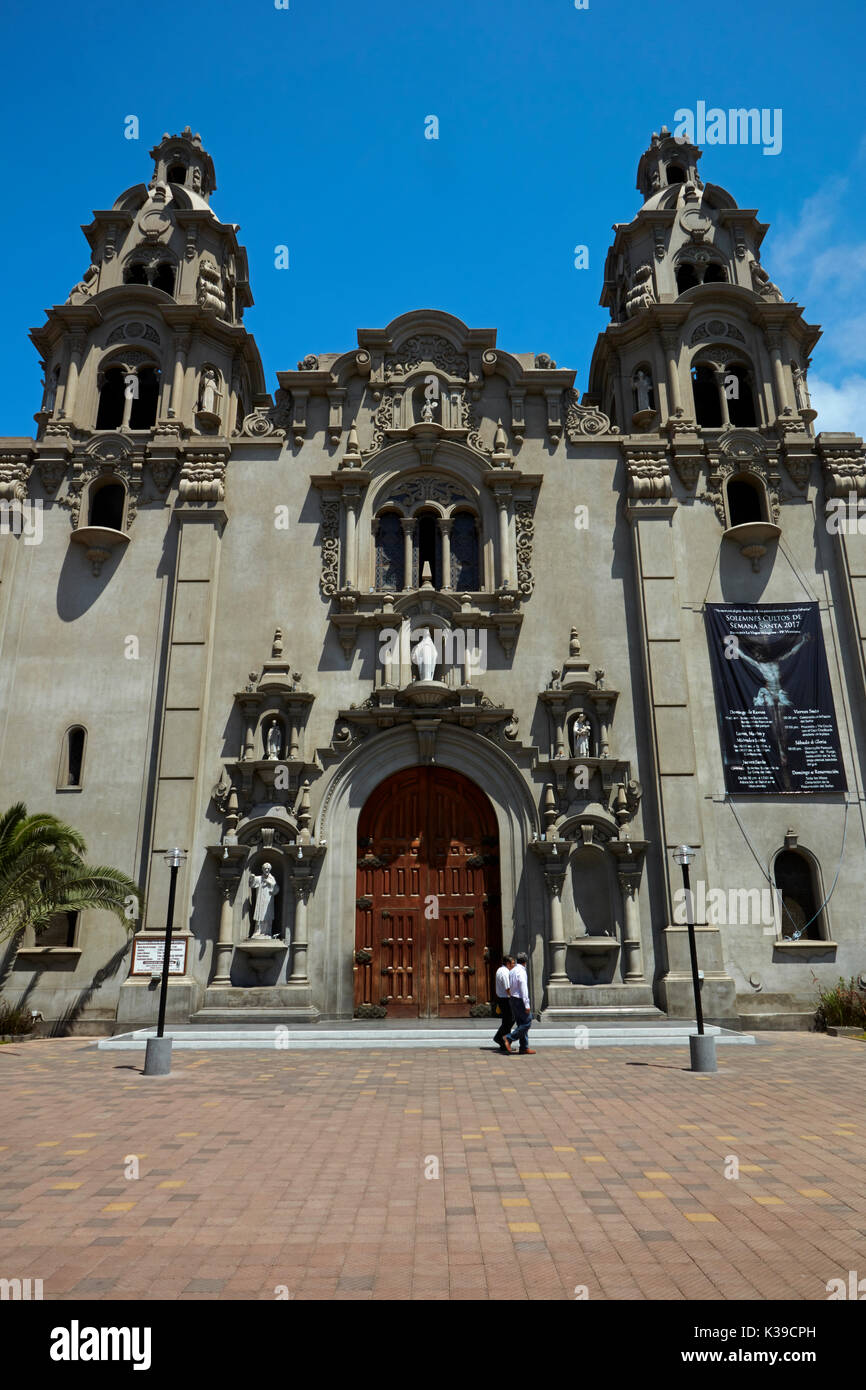 La Iglesia de la Virgen Milagrosa (costruito nel 1939), il Parque Kennedy, Miraflores Lima, Perù, Sud America Foto Stock