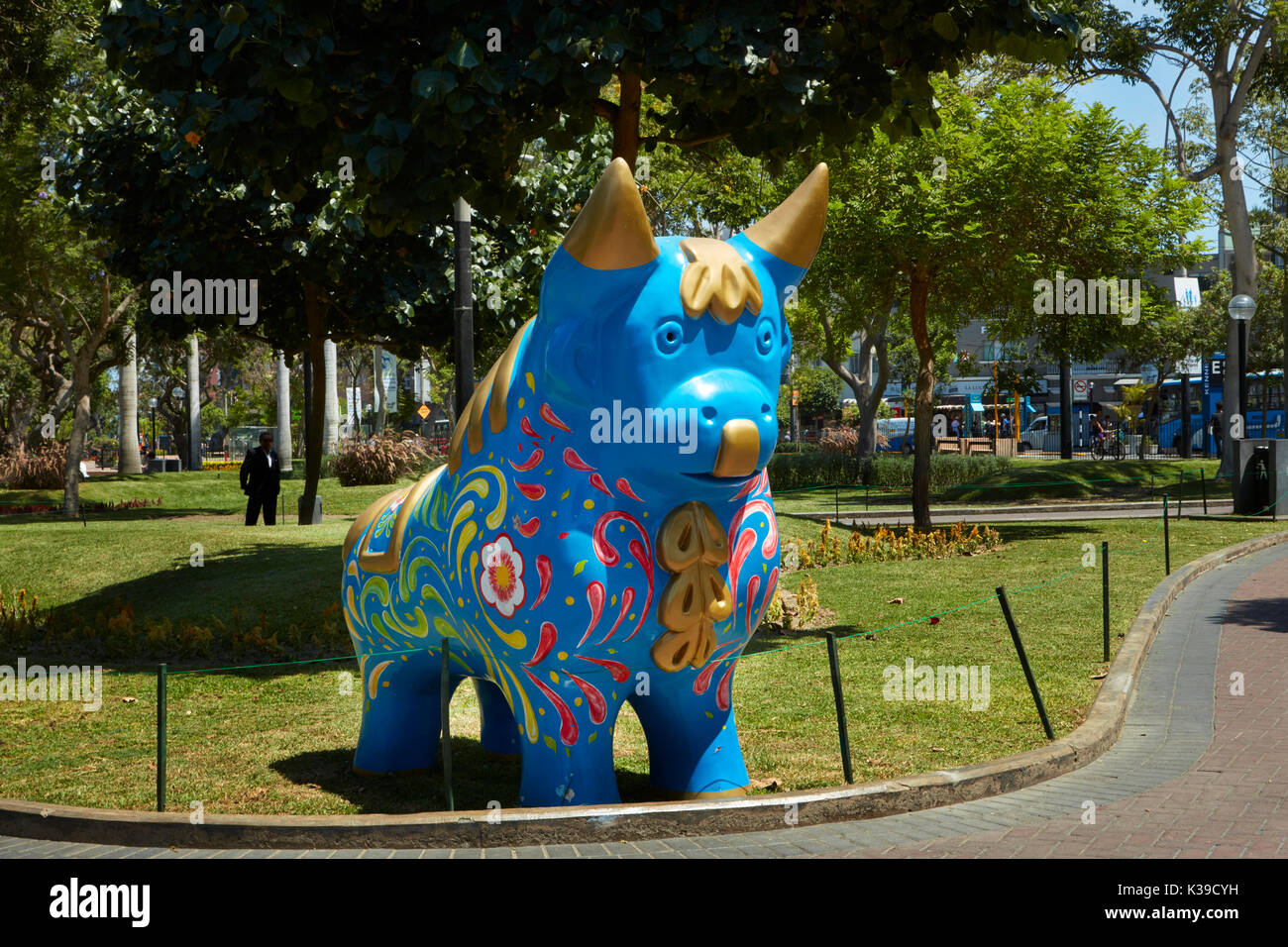 Blue Bull artwork, Parque Kennedy, Miraflores Lima, Perù, Sud America Foto Stock