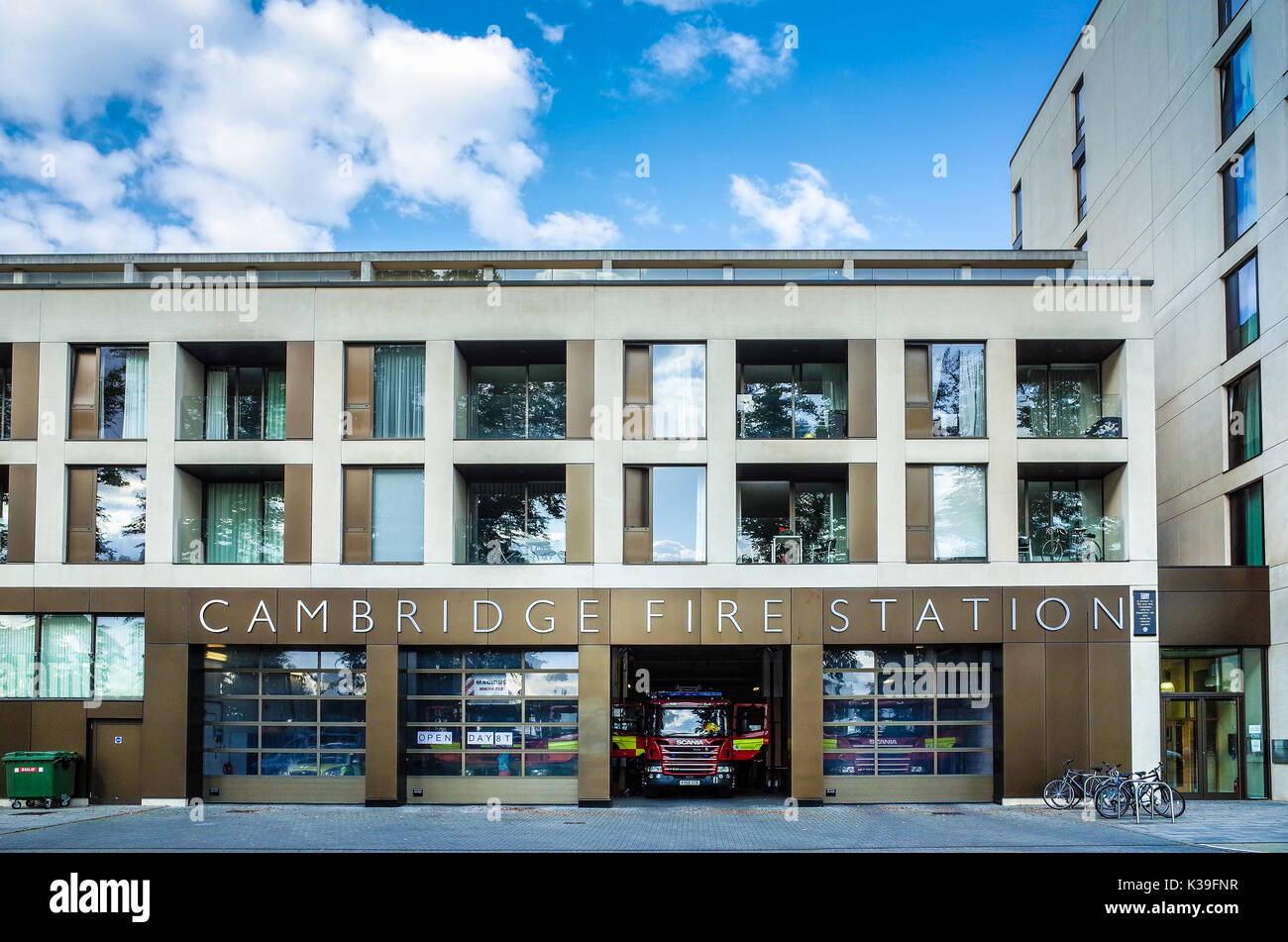 Cambridge la stazione dei vigili del fuoco - aperto 2013 - ristrutturato in partenariato tra le autorità antincendio e gli sviluppatori di urbano Grosvenor. Architetti Glenn Howells Foto Stock