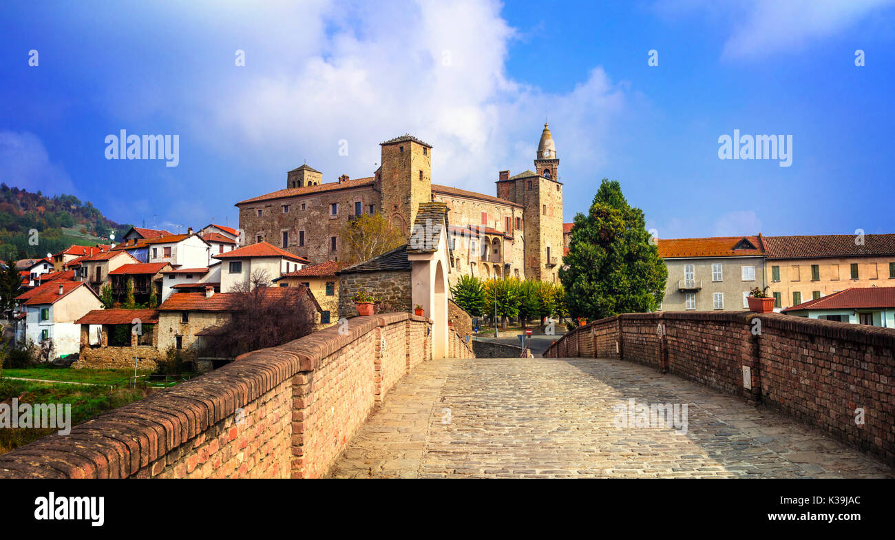 Imponente MONASTERO BORMIDA,regione piemonte,l'Italia. Foto Stock