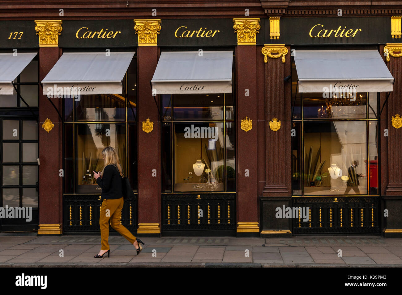 Il Cartier gioielli e dono Store In New Bond Street, Londra, Regno Unito Foto Stock