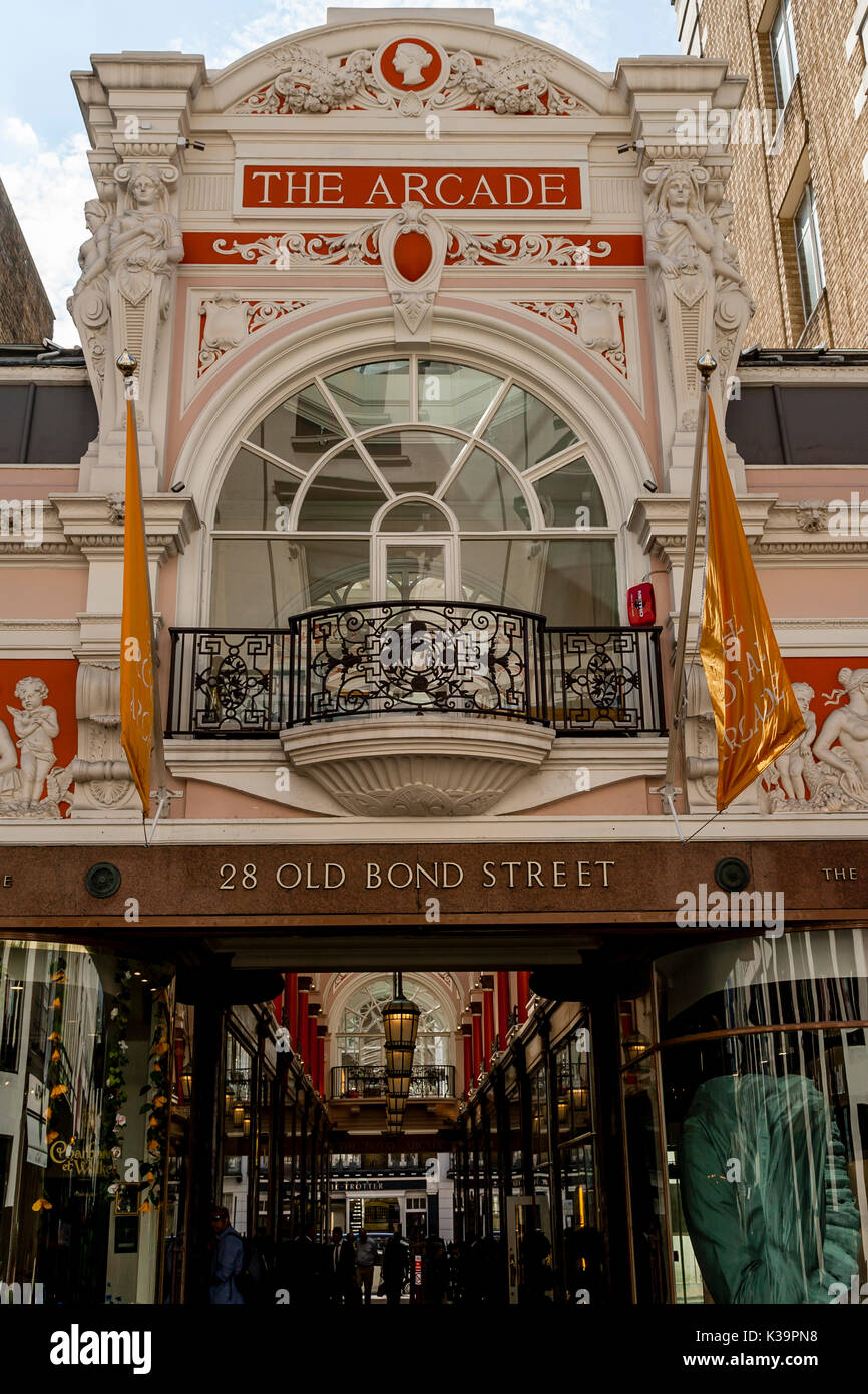 Il bellissimo esterno del Royal Arcade, Old Bond Street, Londra, Regno Unito Foto Stock