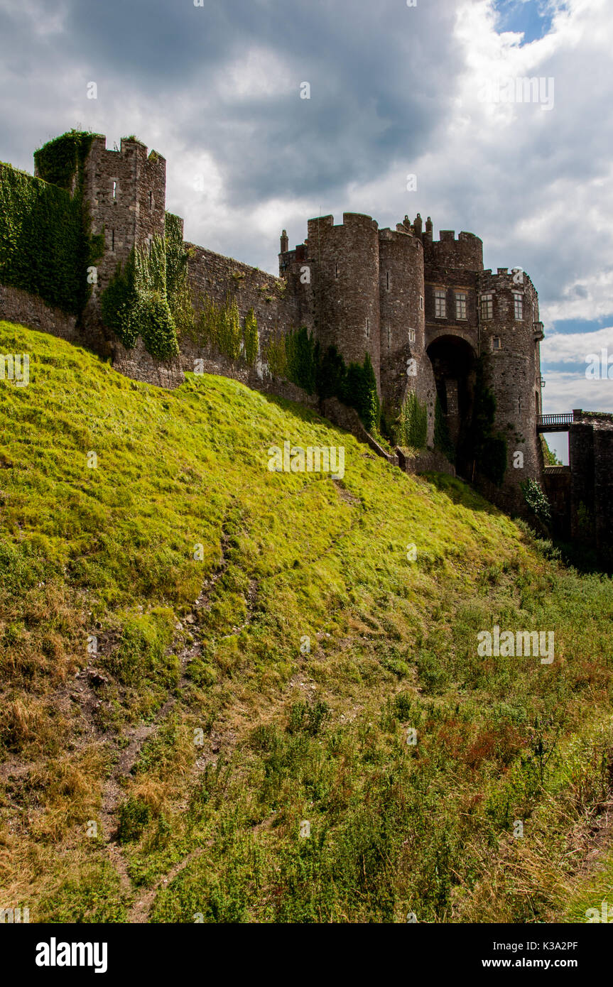 I poliziotti gate e fossato del castello di Dover, Kent, Inghilterra Foto Stock