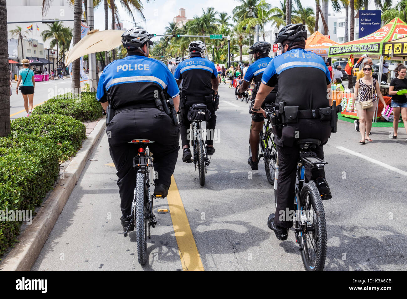 Miami Beach Florida, Washington Avenue, Ciclovia, festival di bici da strada, biciclette, bicicletta, chiusura temporanea di strada, poliziotto, pattuglia bicicletta, pattugliatore, overw Foto Stock