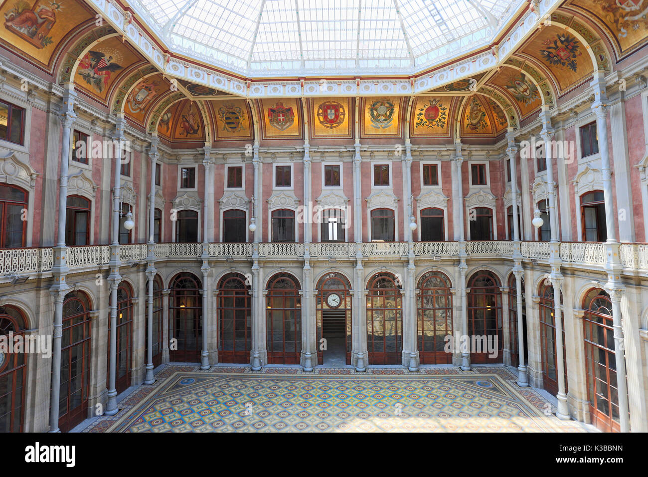 PORTO, Portogallo - Luglio 06, 2017: Il Palacio da Bolsa è un edificio storico a Porto, Portogallo. Il palazzo è stato costruito nel XIX secolo. Foto Stock