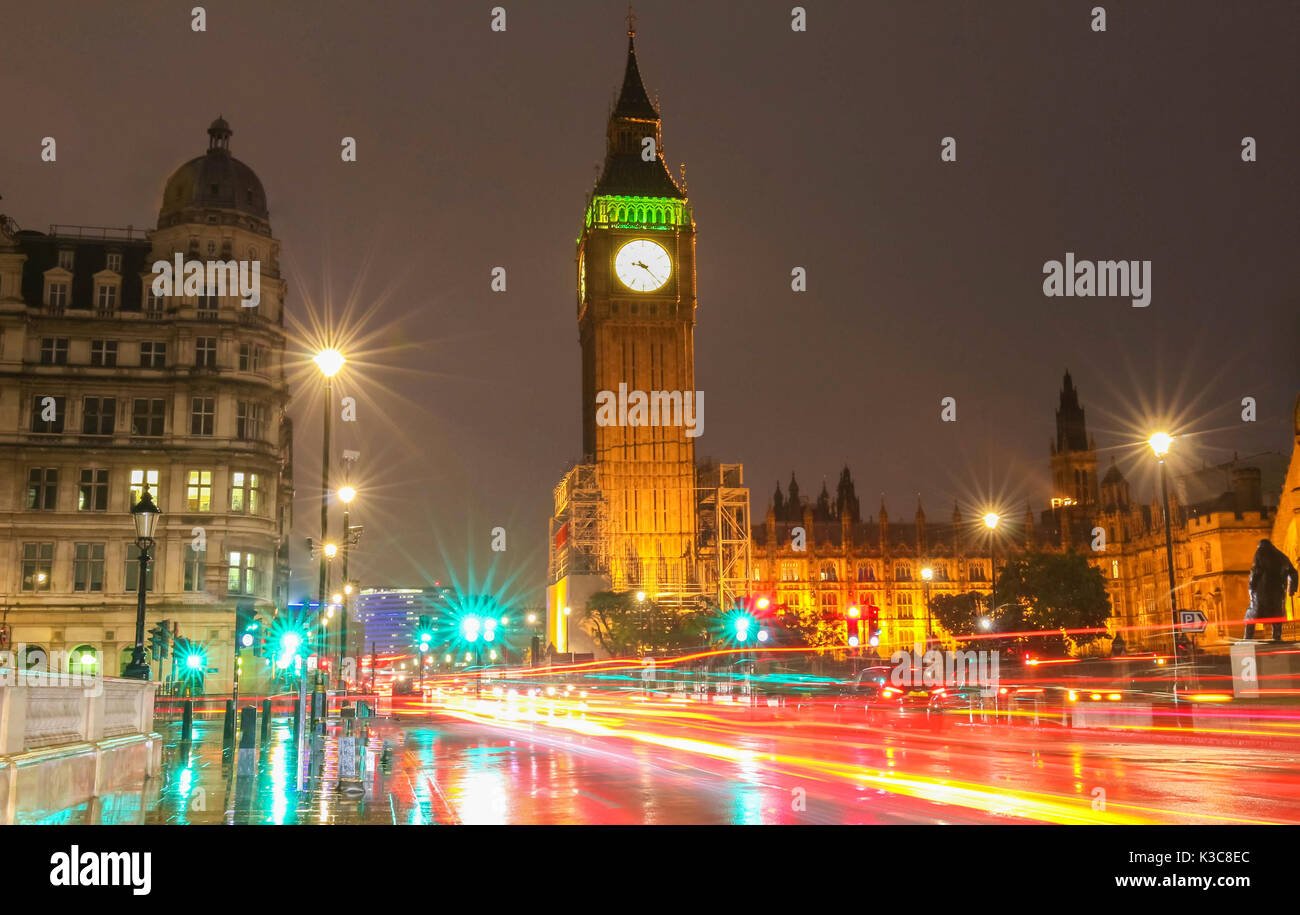 Il Big Ben torre a notte piovosa, Londra, Regno Unito. Foto Stock