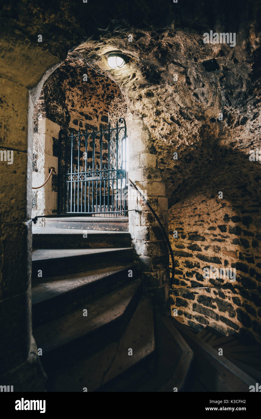 Vecchie scale a spirale presso la Torre di Londra Foto Stock