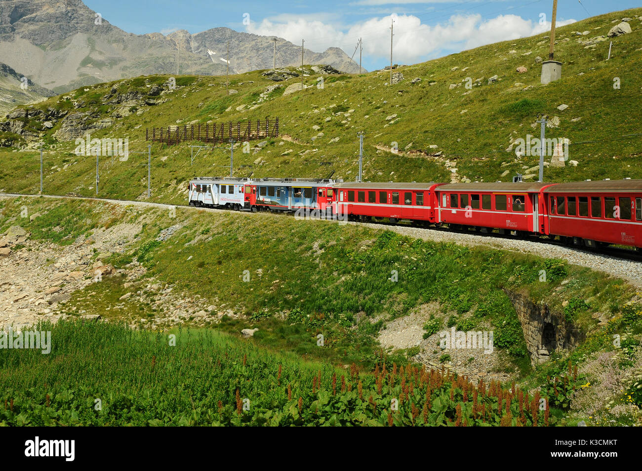 La Svizzera:luglio 2012, Swiss Mountain Treno Bernina Express da Tirano a st. moritz Foto Stock