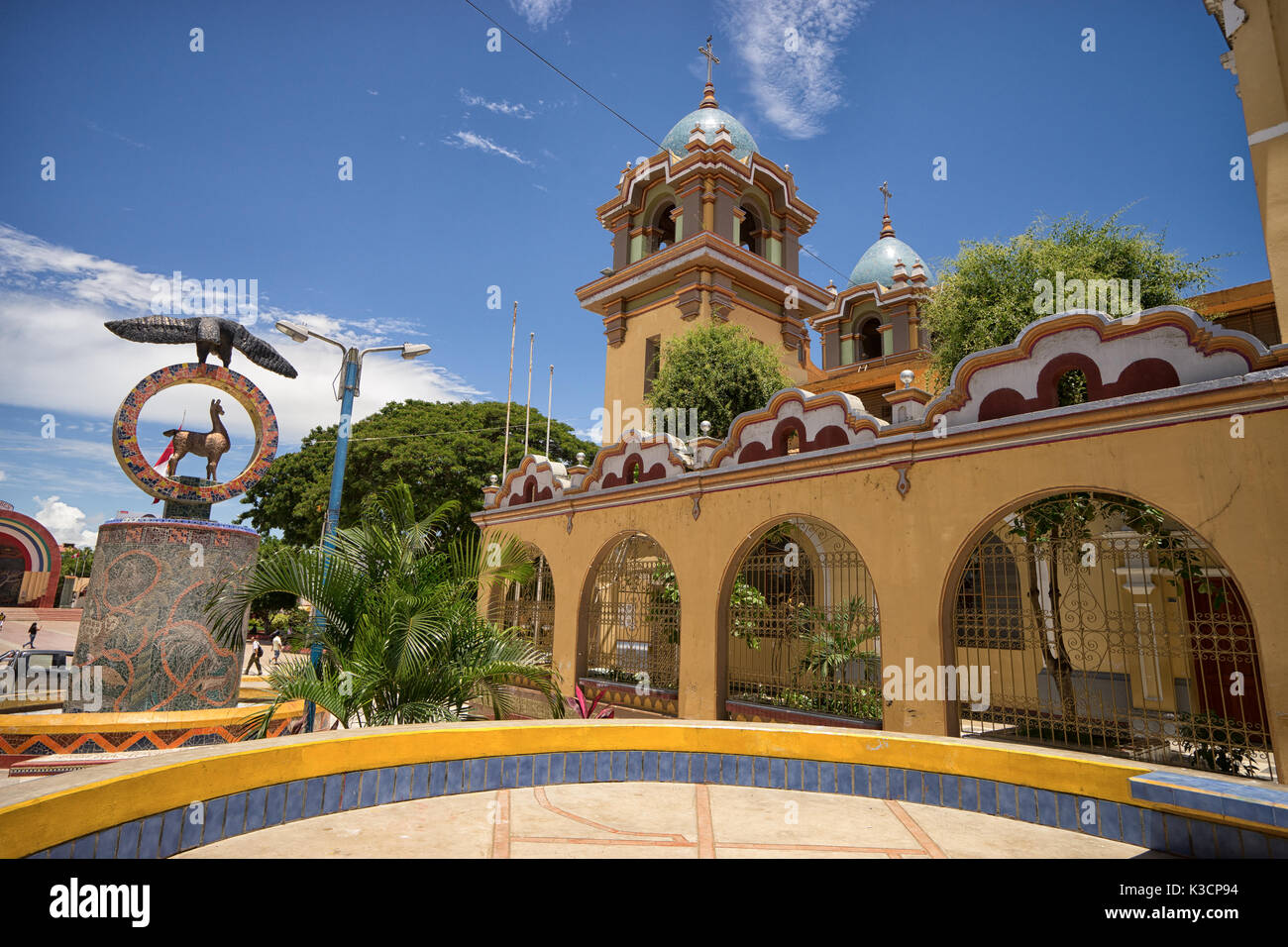 Marzo 19, 2017 Tumbes, Perù: il centro della città tropicale noto per le più belle spiagge del paese Foto Stock