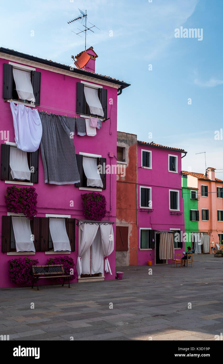 Case colorate sulla isola di Burano a Venezia, Italia Foto Stock