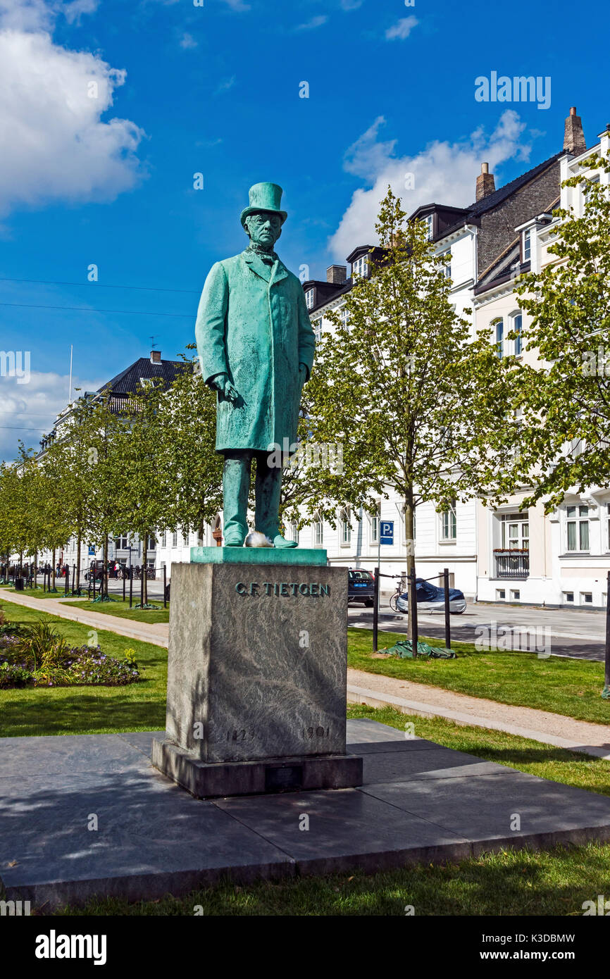 La statua di C. F. Tietgen in San Annae luogo Copenhagen DANIMARCA Europa Foto Stock