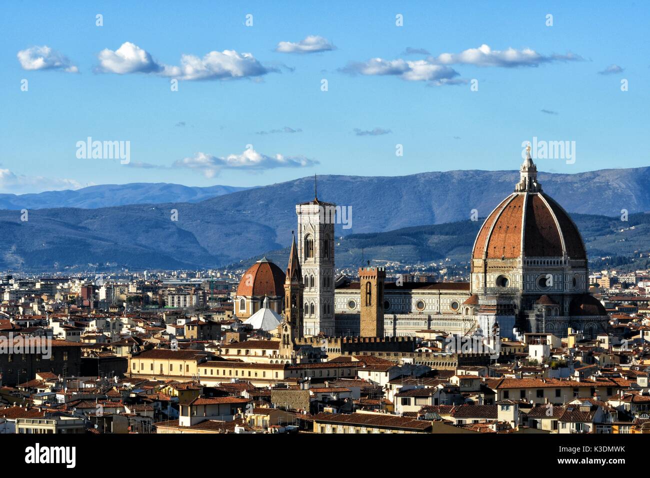 Cattedrale di Santa Maria del Fiore a Firenze come visto dal Piazzale Michelangelo Foto Stock