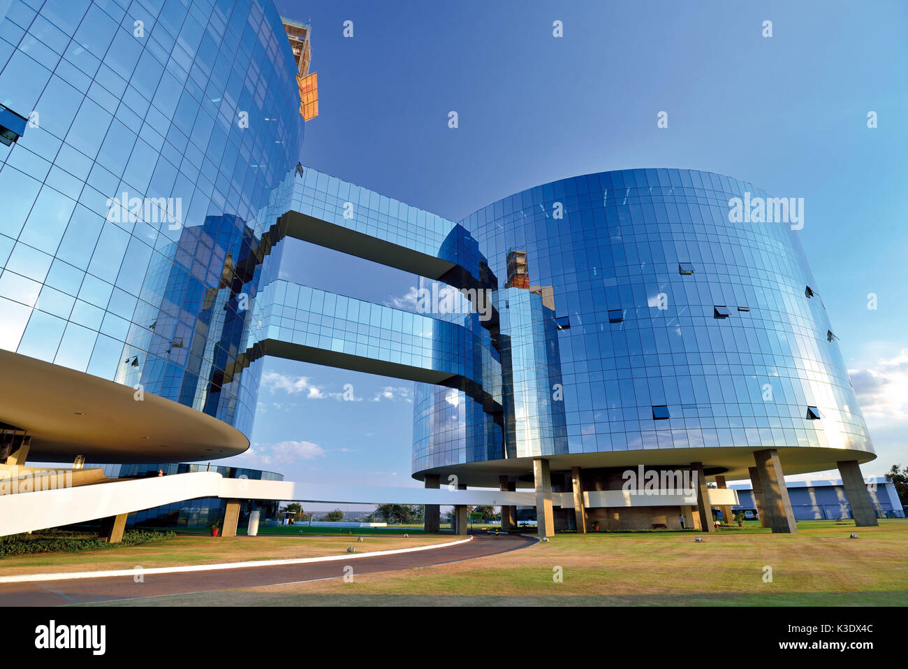 Il brasile, brasile, torri di vetro del pubblico ministero "Procuradoria Geral da Republica', progettato da Oscar Niemeyer all'età di 95 anni, Foto Stock
