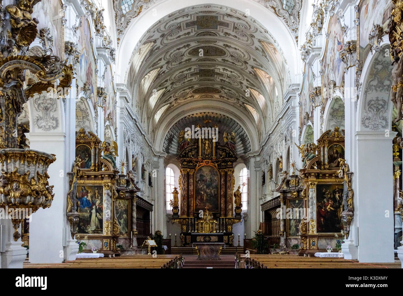 Guelfi cattedrale, navata con affreschi in stile rococò in Steingaden, Alta Baviera, Germania, Foto Stock