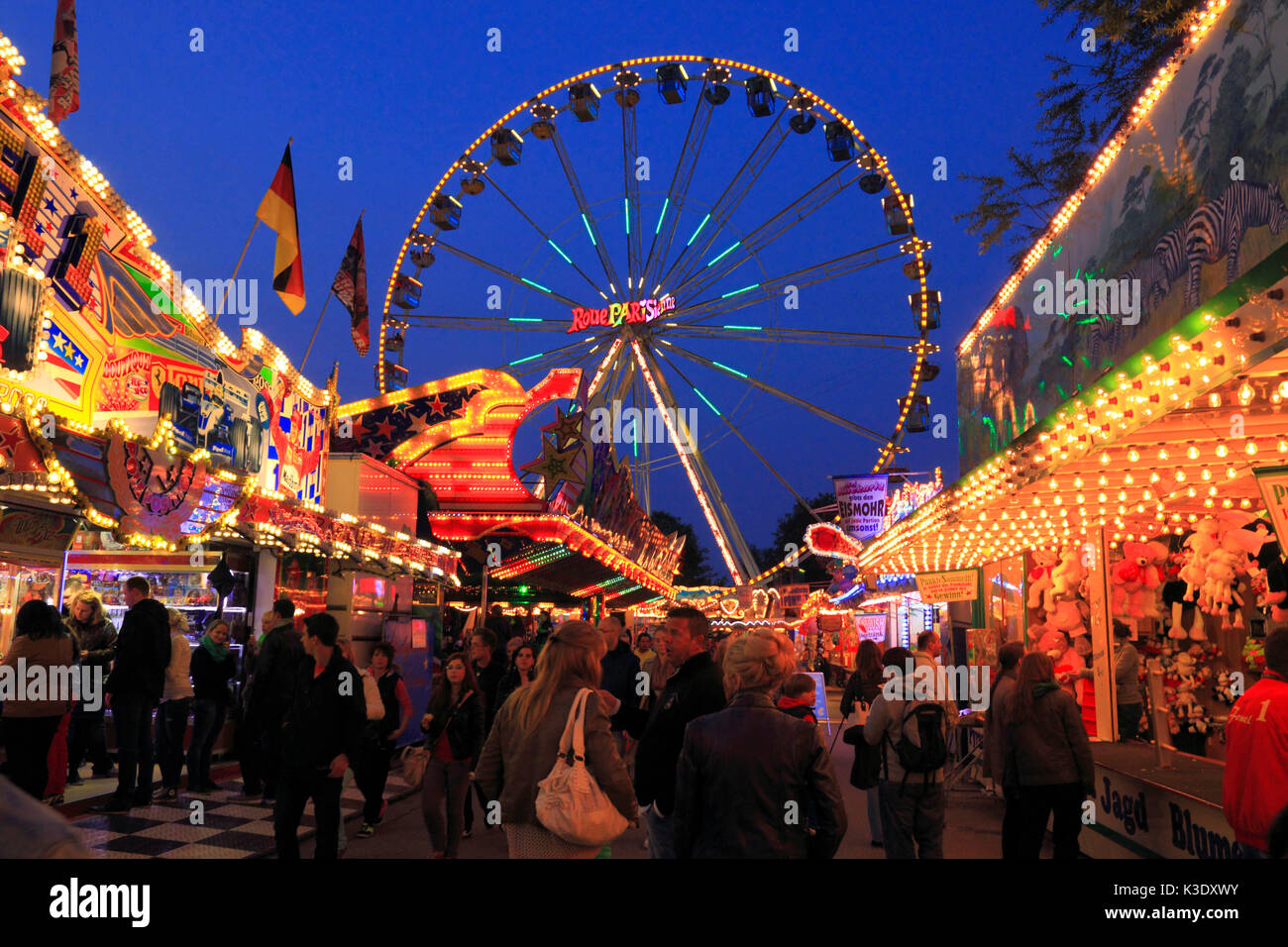 Big Dipper sul Sterkrader Fronleichnamskirmes (fair) in Oberhausen-Sterkrade, Ruhrgebiet (area), Renania settentrionale-Vestfalia, Foto Stock