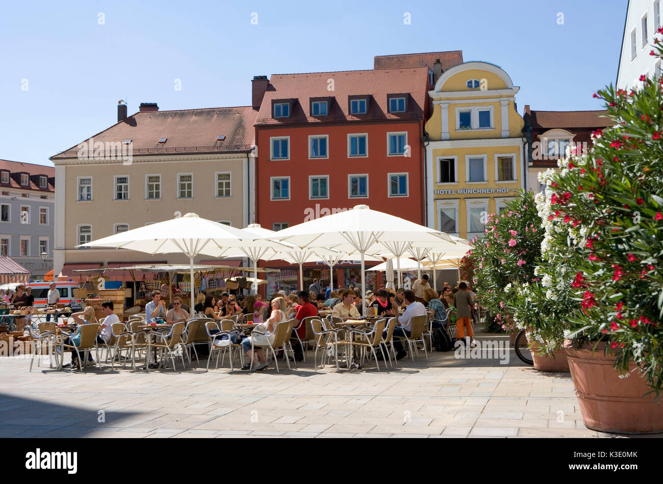 Ratisbona, Neupfarrplatz (quadrato), street café, turistico, Foto Stock
