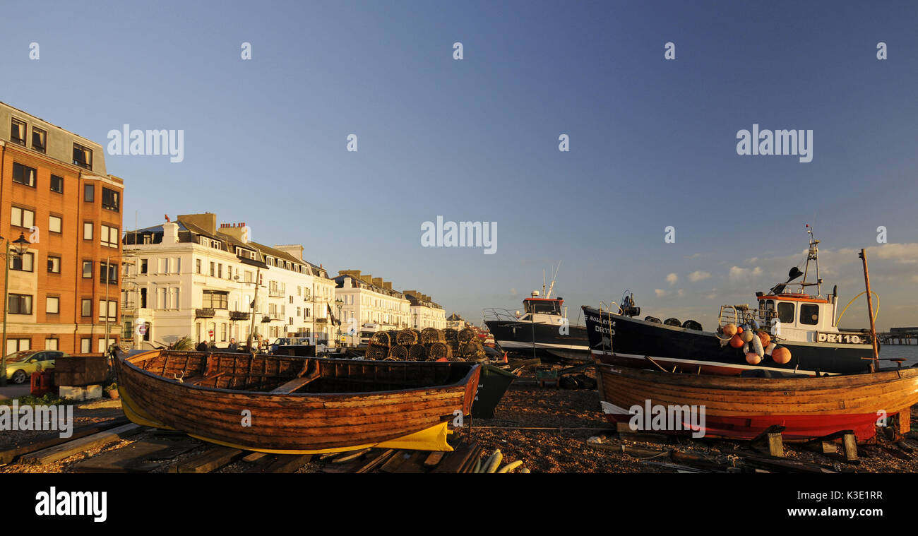 Inghilterra, Kent, trattare, barche di pescatori sulla spiaggia, Foto Stock