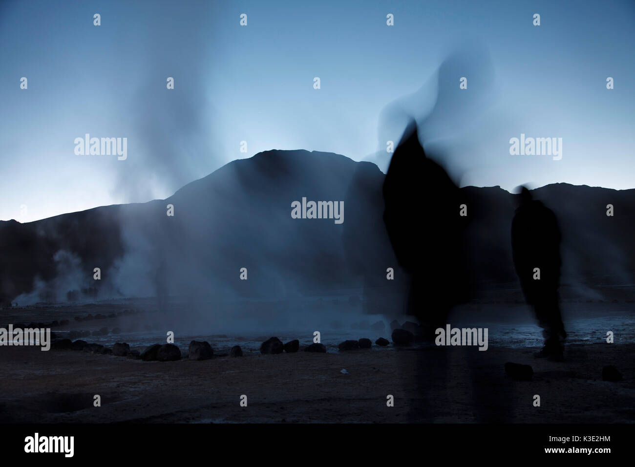 Il Cile, Geysir campo El Tatio, persone, silhouette, vapori Foto Stock Il Cile, Geysir campo El Tatio, persone, silhouette, vapori Foto Stock