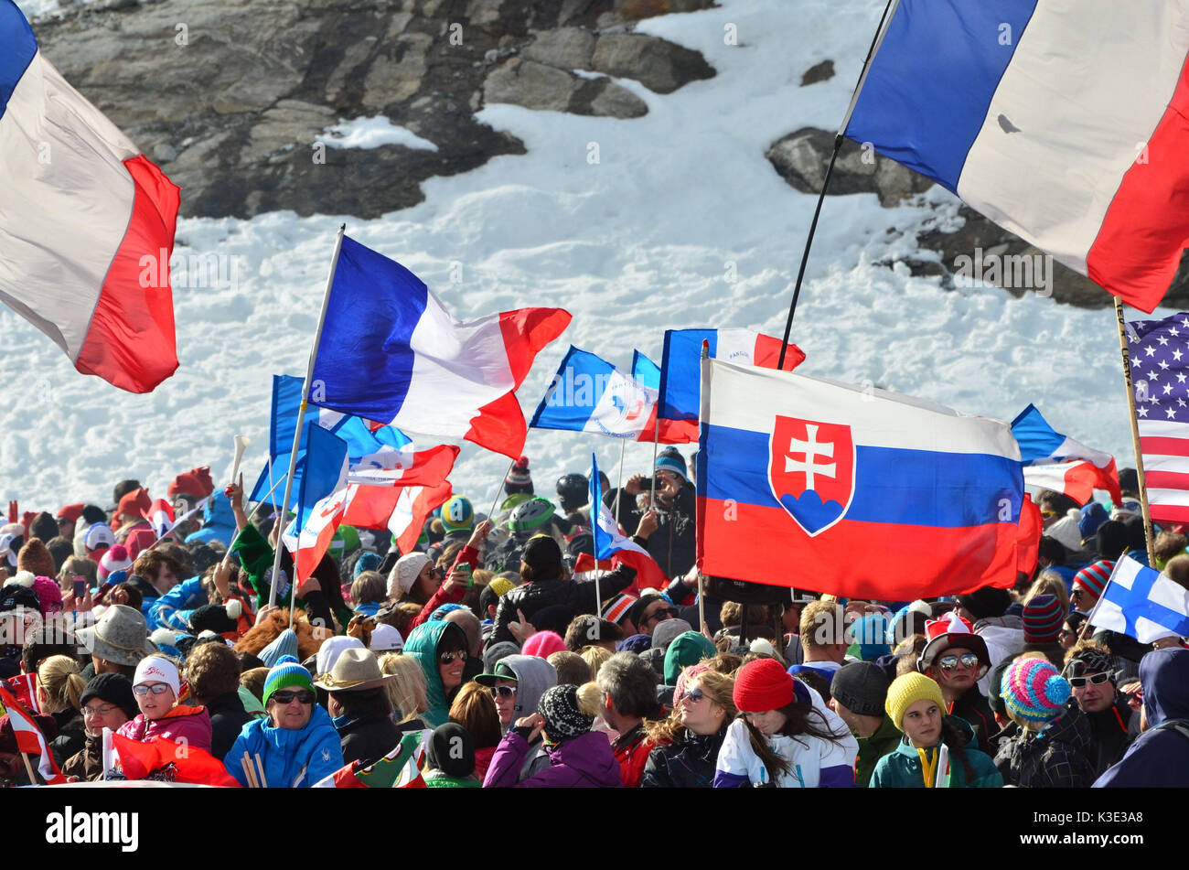 Sci, gara di sci, coppa del mondo di sci, club dei tifosi, bandiere, Foto Stock