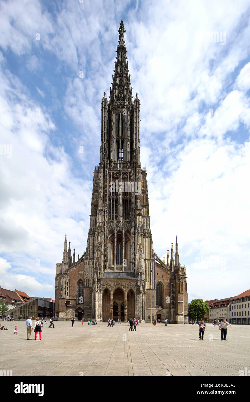 Germania, Baden-Wurttemberg, Ulm, Münster, piazza della cattedrale Foto Stock