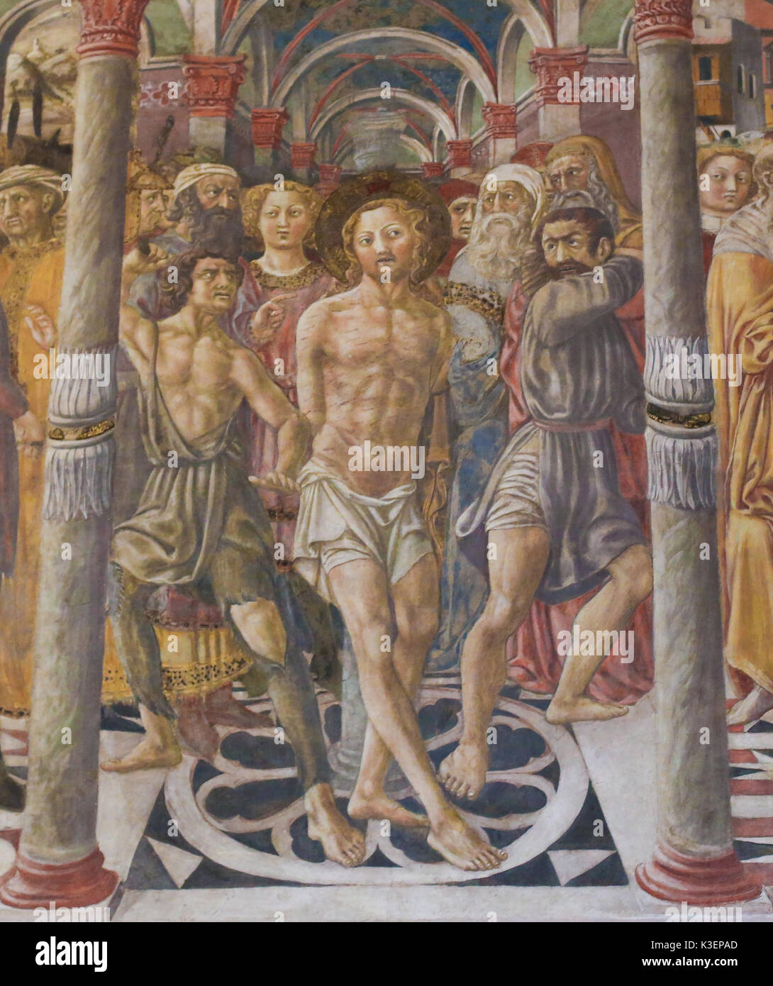 Affresco (1450) da Vecchietta in Siena il Battistero di San Giovanni presso la cattedrale di Siena, raffigurante la Flagellazione di Cristo Foto Stock