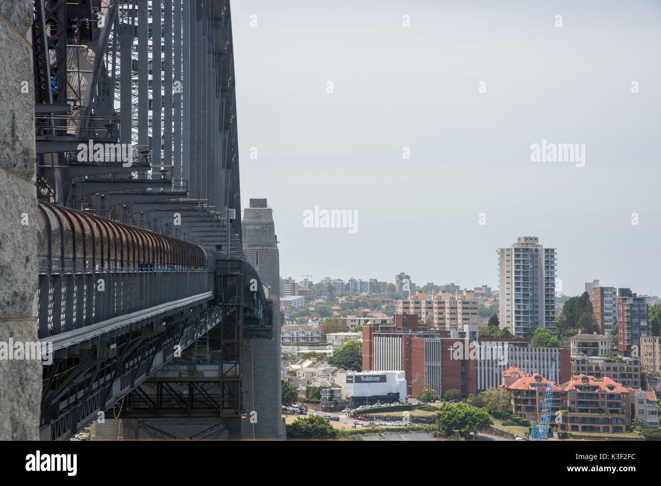 SYDNEY,NSW, Australia-NOVEMBRE 20,2016: vista laterale dell'acciaio arco attraverso il Ponte del Porto di Sydney a Sydney, in Australia. Foto Stock