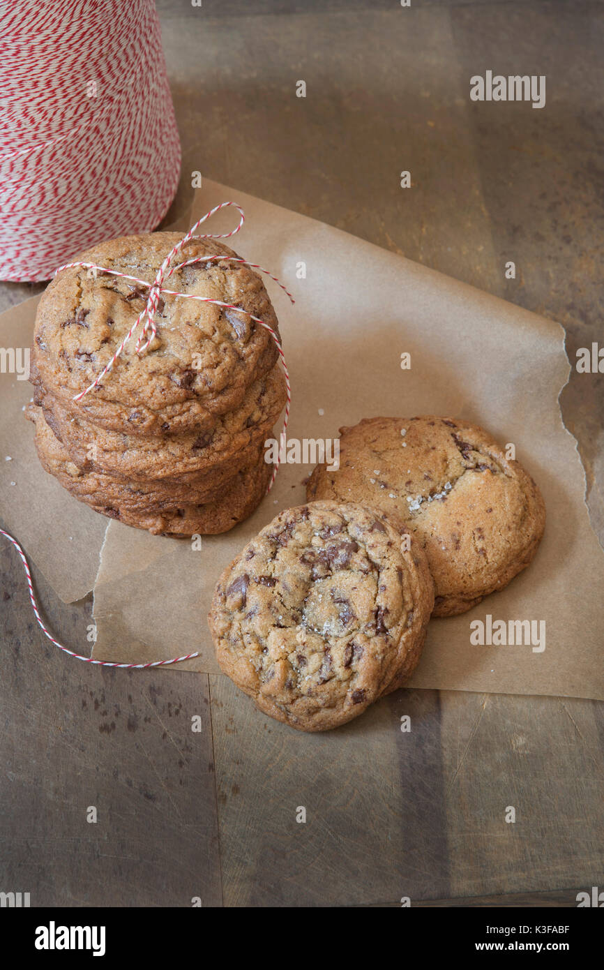 Sale coperte i biscotti al cioccolato Foto Stock