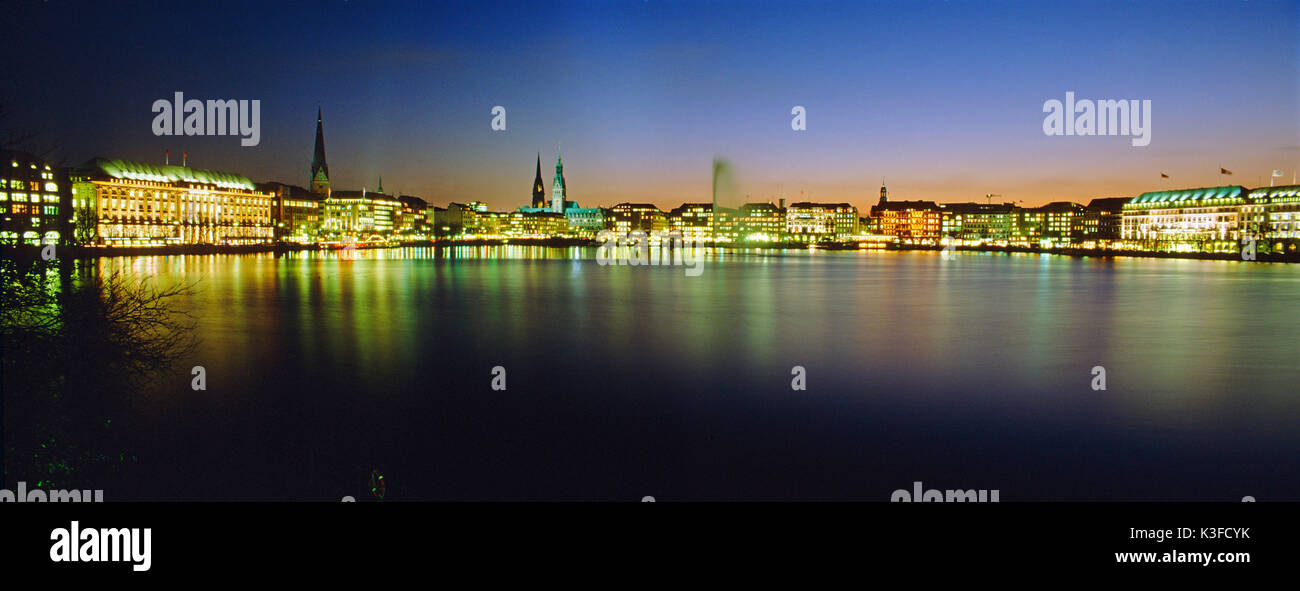 Immagine panoramica Amburgo presso il negozio disponibile panorama-dimensioni formato: - 42x16 cm (corrispondente dimensione dell'area di immagine Istituto tedesco per la standardizzazione A4) vicino a 360 dpi - 30x11 cm (corrispondente dimensione dell'area di immagine Istituto tedesco per la standardizzazione A5) vicino a 300 dpi - 30x11 cm (corrispondente dimensione dell'area di immagine Istituto tedesco per la standardizzazione A5) vicino 72 dpi 57x22 cm (dimensione di area di immagine Istituto tedesco per la standardizzazione A3) vicino a 360 dpi corrisponde è ordinabile tramite telefono sotto +49 (0) 8 21 / 2 19 11 46 Foto Stock