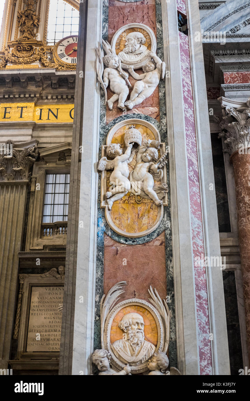 Sollievo che mostra il papa san Dionigi e papa san anterus, basilica di san pietro Foto Stock