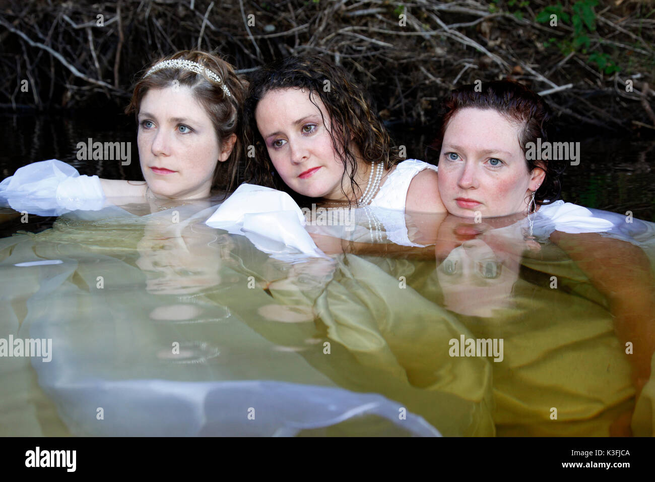 Ghost donne nel lago Foto Stock