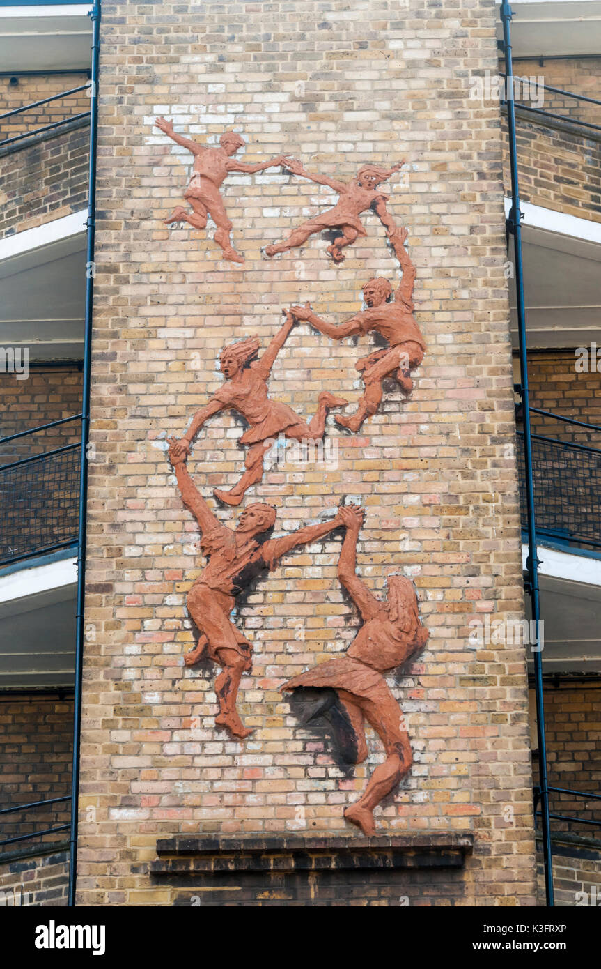 In seguito il leader (memoriale per i bambini uccisi nel blitz) da Peter Laszlo Peri, 1949. Giardini di Vauxhall station wagon, Londra. Foto Stock