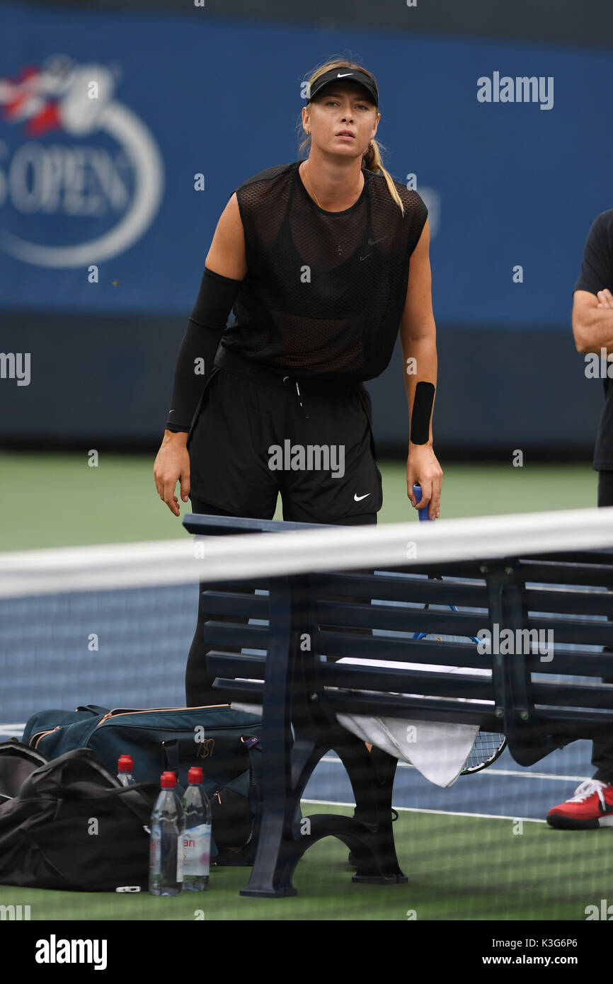 FLUSHING NY- Settembre 02: ***Nessuna NY DAILIES*** Maria Sharapova sulla pratica corte durante gli US Open al USTA Billie Jean King National Tennis Center il 2 settembre 2017 nel lavaggio delle regine. Credito: mpi04/MediaPunch Foto Stock