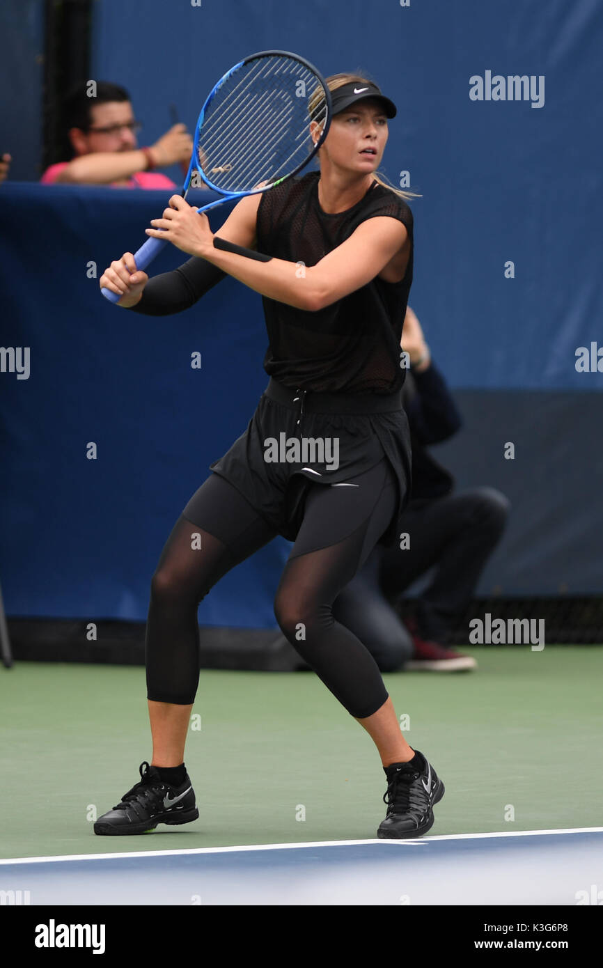 FLUSHING NY- Settembre 02: ***Nessuna NY DAILIES*** Maria Sharapova sulla pratica corte durante gli US Open al USTA Billie Jean King National Tennis Center il 2 settembre 2017 nel lavaggio delle regine. Credito: mpi04/MediaPunch Foto Stock