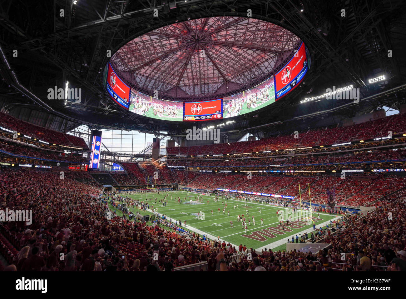 Atlanta, Florida, Stati Uniti d'America. 2 Sep, 2017. CHRIS URSO | Orari.Florida State Seminoles e Alabama Crimson Tide ventole cominciano a riempire la nuova Mercedes Benz Stadium davanti a loro partita di sabato, Sett. 02, 2017 in Atlanta. Credito: Chris Urso/Tampa Bay volte/ZUMA filo/Alamy Live News Foto Stock