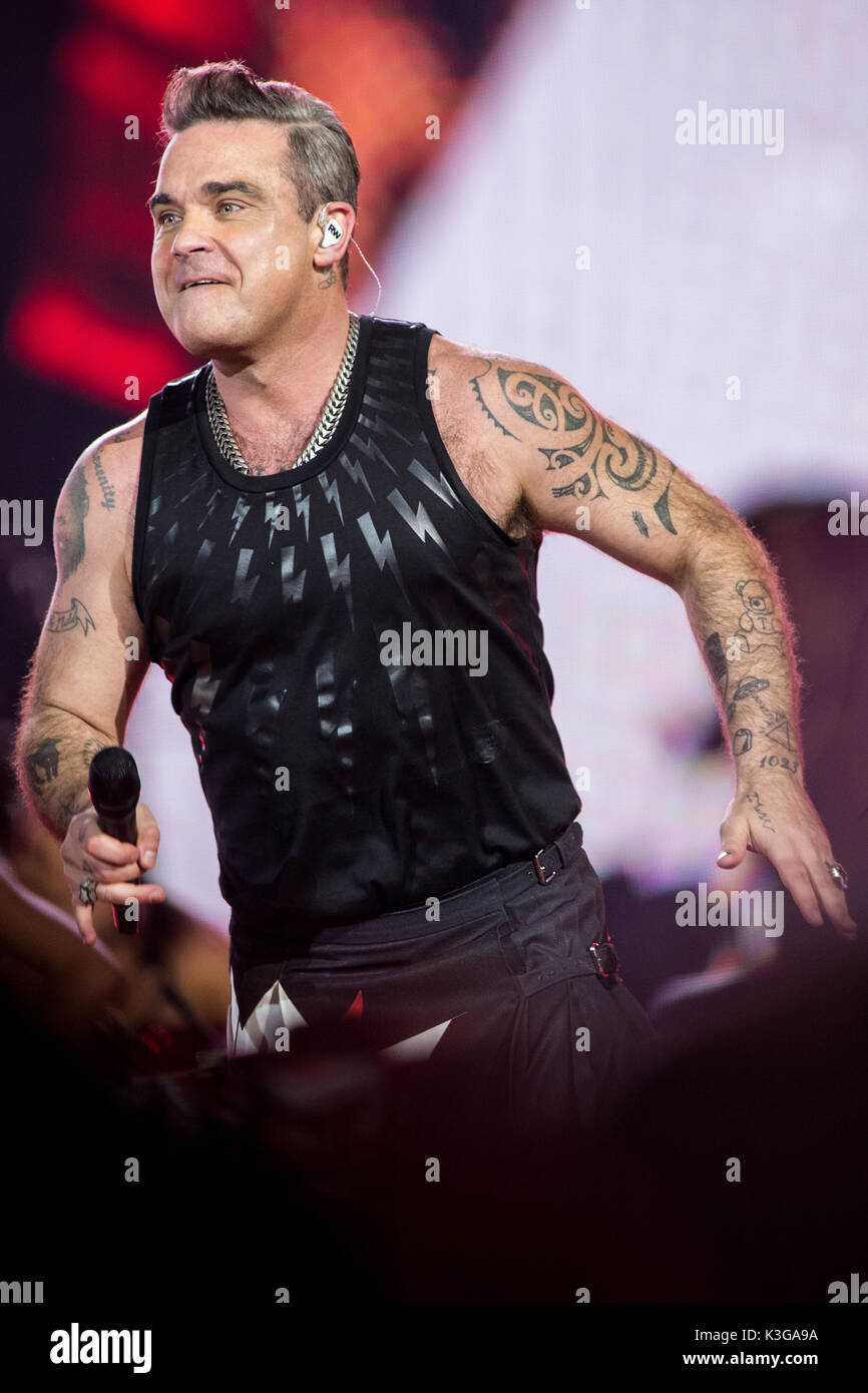 Zurigo, Svizzera. 02Sep, 2017. Il cantante inglese-cantautore e attore Robbie  Williams si esibisce dal vivo