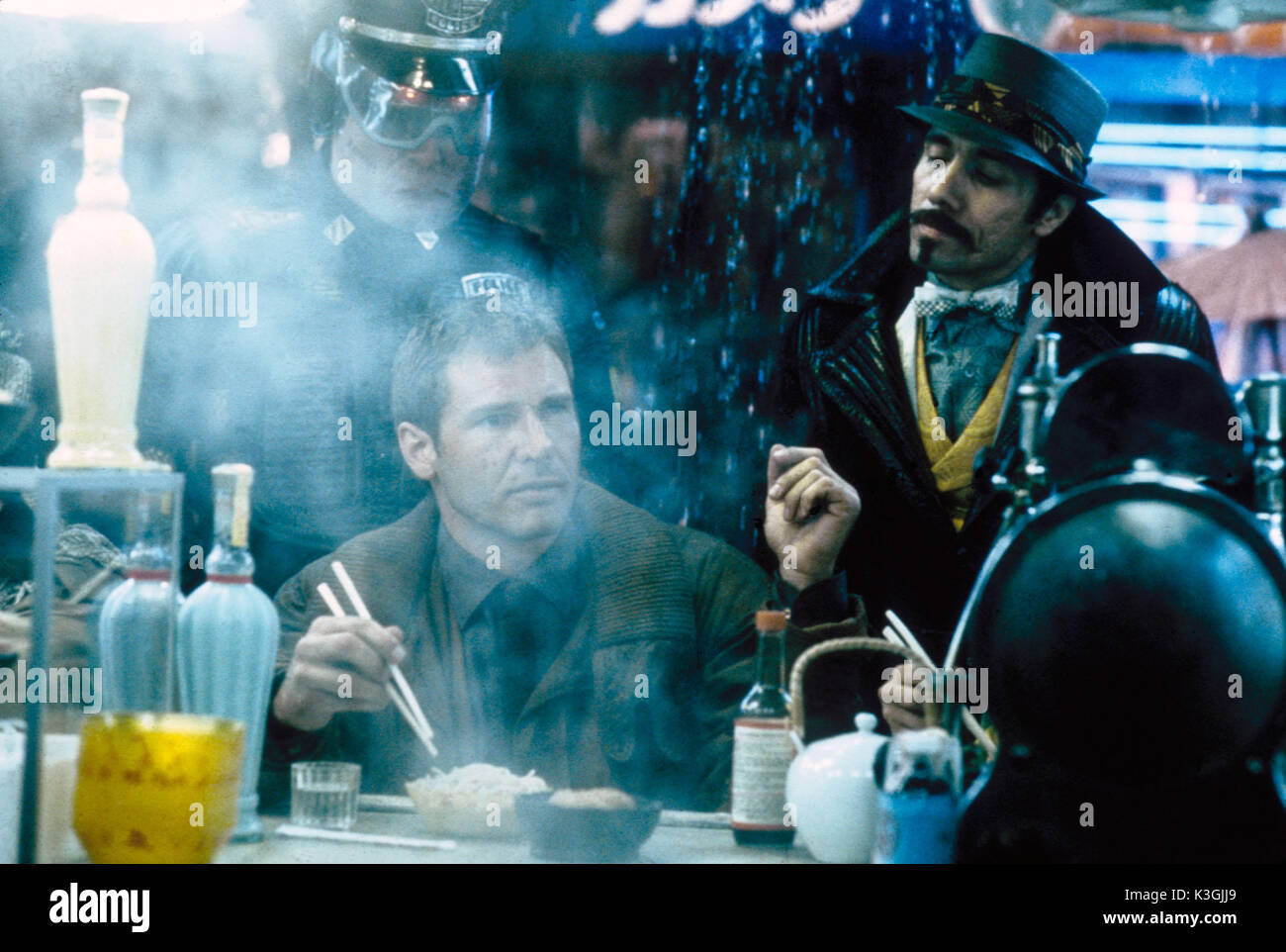 BLADE RUNNER Harrison Ford, Edward James Olmos data: 1982 Foto Stock
