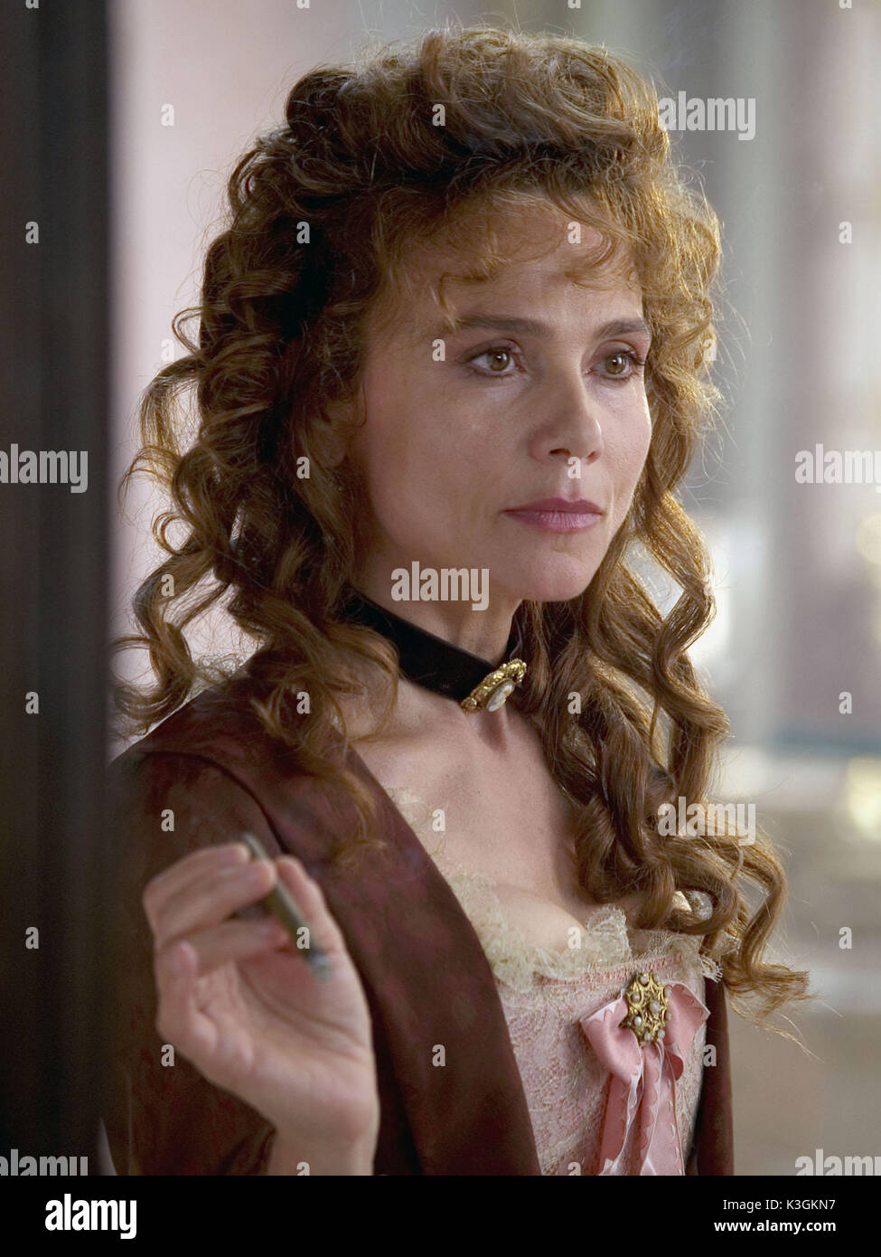 Andrea (LENA OLIN) in una scena di CASANOVA, regia di Lasse Hallstrom. Distribuito da Buena Vista International. NON PER L'USO SU INTERNET. APPROVATO SOLO PER LA STAMPA. QUESTO MATERIALE PUÒ ESSERE LEGALMENTE UTILIZZATO SU TUTTI I MEZZI DI COMUNICAZIONE, AD ECCEZIONE DI INTERNET, SOLO PER PROMUOVERE L'USCITA DEL FILM CASANOVA DURANTE LE FINESTRE PROMOZIONALI DEL FILM. PER L'UTILIZZO DI INTERNET È NECESSARIO IL PREVIO CONSENSO SCRITTO DI TOUCHSTONE PICTURES. QUALSIASI ALTRO USO, RIUTILIZZO, DUPLICAZIONE O PUBBLICAZIONE DI QUESTO MATERIALE È SEVERAMENTE VIETATO SENZA L'ESPLICITO CONSENSO SCRITTO DI TOUCHSTO Foto Stock