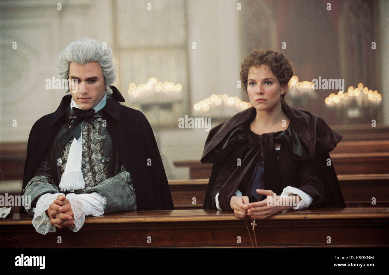 Casanova (REGISTRO DI HEATH) e Francesca (SIENNA MILLER), in una scena di CASANOVA, diretta da Lasse Hallstrom. Distribuito da Buena Vista International. QUESTO MATERIALE PUÒ ESSERE LEGALMENTE UTILIZZATO SU TUTTI I MEZZI DI COMUNICAZIONE, AD ECCEZIONE DI INTERNET, SOLO PER PROMUOVERE L'USCITA DEL FILM CASANOVA DURANTE LE FINESTRE PROMOZIONALI DEL FILM. PER L'UTILIZZO DI INTERNET È NECESSARIO IL PREVIO CONSENSO SCRITTO DI TOUCHSTONE PICTURES. QUALSIASI ALTRO USO, RIUTILIZZO, DUPLICAZIONE O PUBBLICAZIONE DI QUESTO MATERIALE È SEVERAMENTE VIETATO SENZA IL CONSENSO SCRITTO ESPLICITO DELLE IMMAGINI TOUCHSTONE. E POTREBBE RES Foto Stock