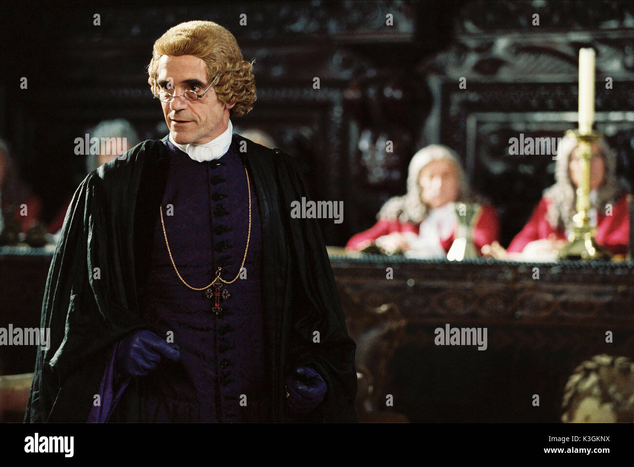 Pucci (JEREMY IRONS) in una scena di CASANOVA, diretta da Lasse Hallstrom. Distribuito da Buena Vista International. NON PER L'USO SU INTERNET. APPROVATO SOLO PER LA STAMPA. QUESTO MATERIALE PUÒ ESSERE LEGALMENTE UTILIZZATO SU TUTTI I MEZZI DI COMUNICAZIONE, AD ECCEZIONE DI INTERNET, SOLO PER PROMUOVERE L'USCITA DEL FILM CASANOVA DURANTE LE FINESTRE PROMOZIONALI DEL FILM. PER L'UTILIZZO DI INTERNET È NECESSARIO IL PREVIO CONSENSO SCRITTO DI TOUCHSTONE PICTURES. QUALSIASI ALTRO USO, RIUTILIZZO, DUPLICAZIONE O PUBBLICAZIONE DI QUESTO MATERIALE È SEVERAMENTE VIETATO SENZA L'ESPLICITO CONSENSO SCRITTO DI TOUCHSTO Foto Stock