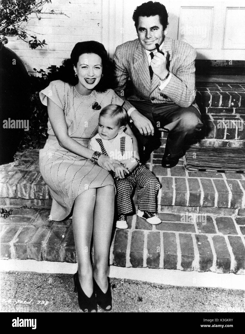 GLENN FORD attore americano con la sua prima moglie Eleonora POWELL, e suo figlio Pietro Foto Stock