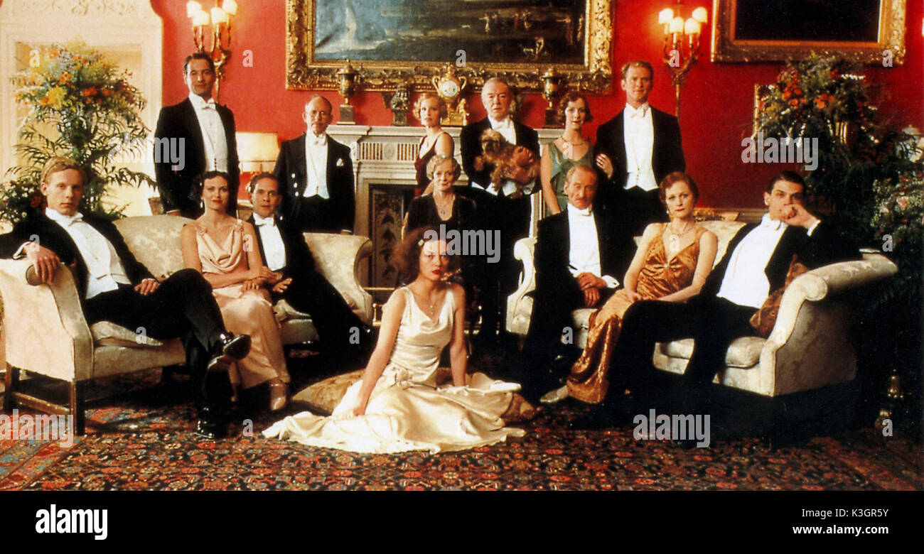 GOSFORD PARK LAURENCE FOX, JEREMY NORTHAM, NATASHA WIGHTMAN, TOM HOLLANDER, Bob Balaban, Kristin Scott Thomas, Maggie SMITH, Camilla Rutherford, michael Gambon CLAUDIE BLAKEY, Charles dance, JAMES WILBY, GERALDINE SOMERVILLE, TRENTO FORD Foto Stock