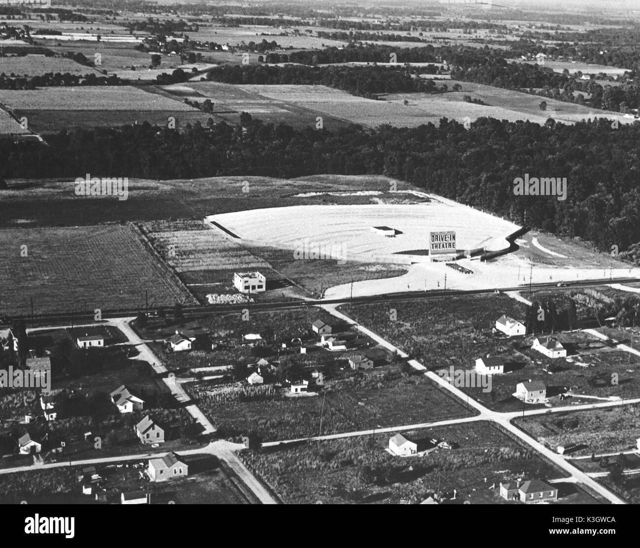 Vista aerea di un misterioso rurale americano cinema drive-in Foto Stock
